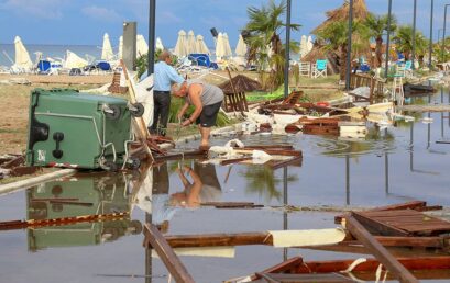 Προβλήματα από τα πρωτοβρόχια στα νότια-νεκρός από κεραυνό στην Ηλεία