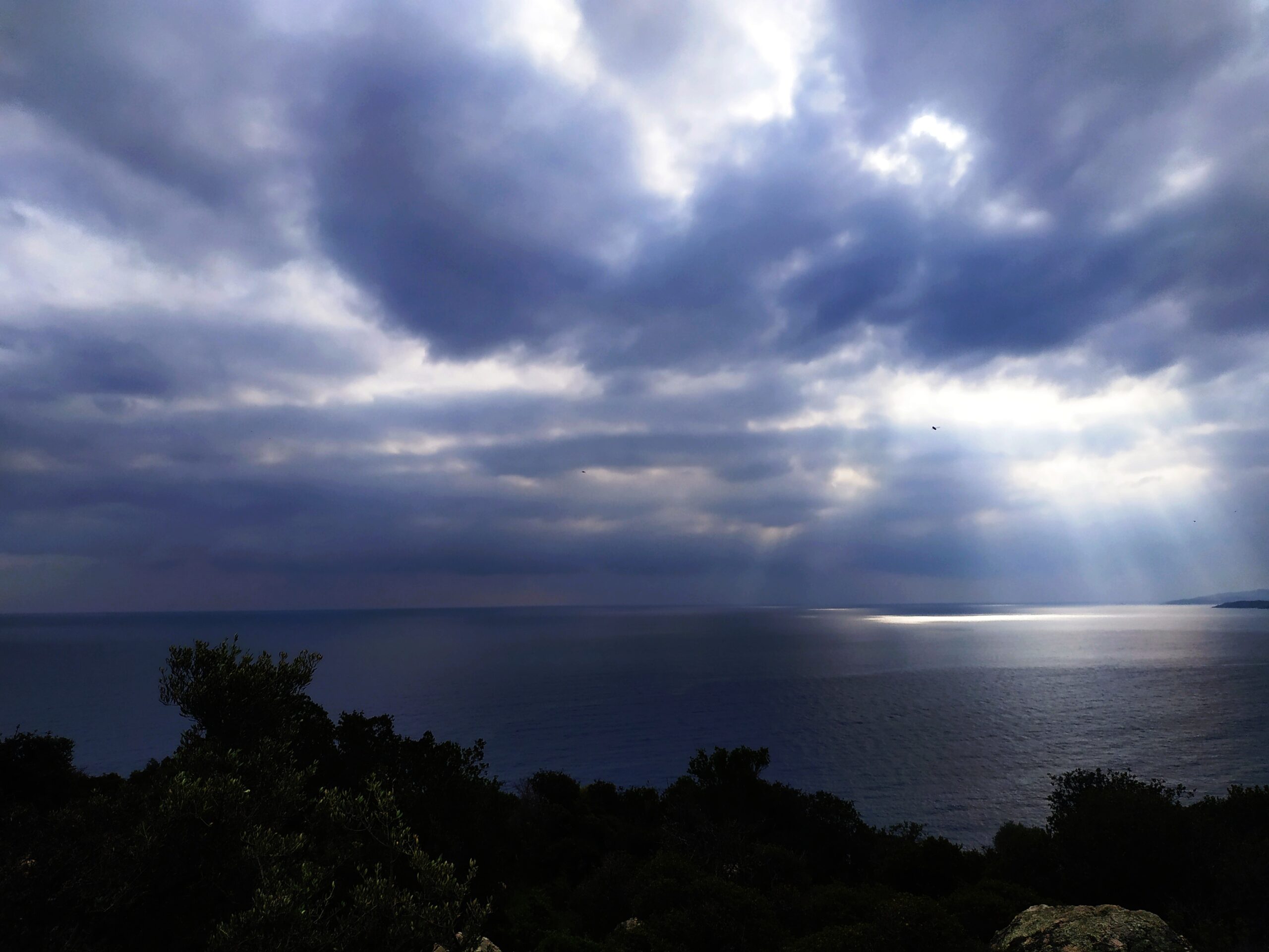 Μουντός ο καιρός την Κυριακή- λίγες βροχές στα βόρεια