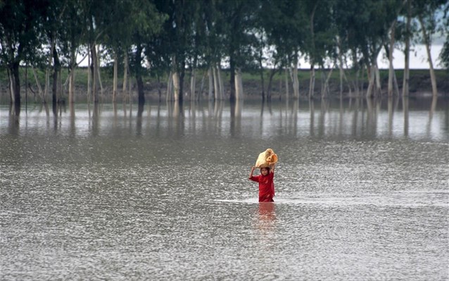 Νότια Ασία: Πάνω από 270 νεκροί από τους μουσώνες