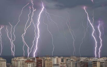 Ισχυρή καταιγίδα έπληξε την Θεσσαλονίκη- εντυπωσιακές εικόνες