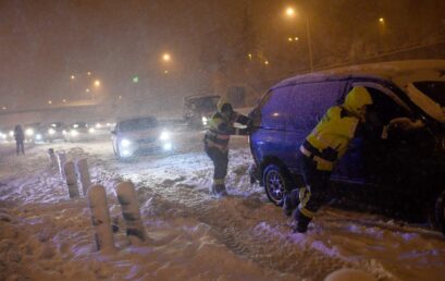 ΘΕΣΣΑΛΟΝΙΚΗ: Πυκνό χιόνι την νύχτα