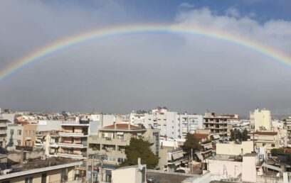 Απίστευτο ουράνιο τόξο πάνω από την Αθήνα