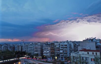 Εντυπωσιακοί κεραυνοί στη Θεσσαλονίκη- φωτό